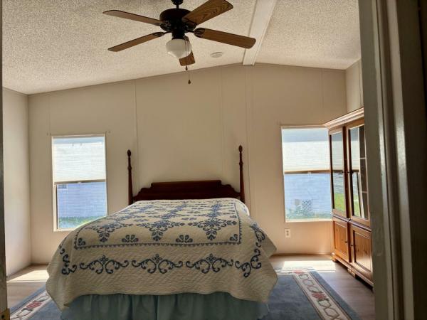 1988 HS Barrington Manufactured Home