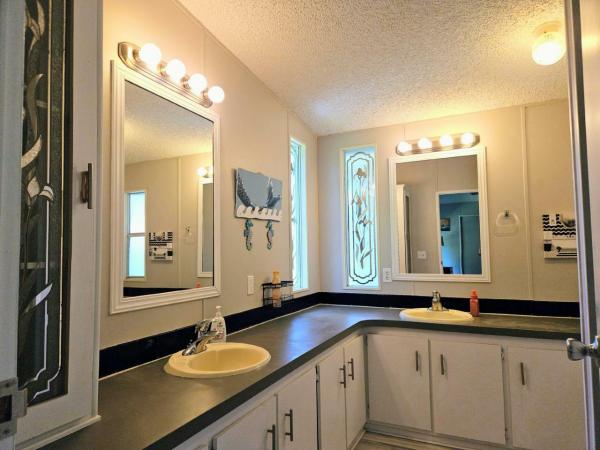 1990 HS Glenbrook Manufactured Home