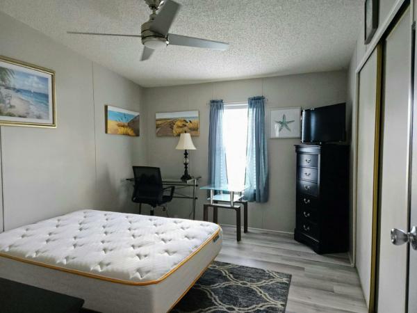 1990 HS Glenbrook Manufactured Home