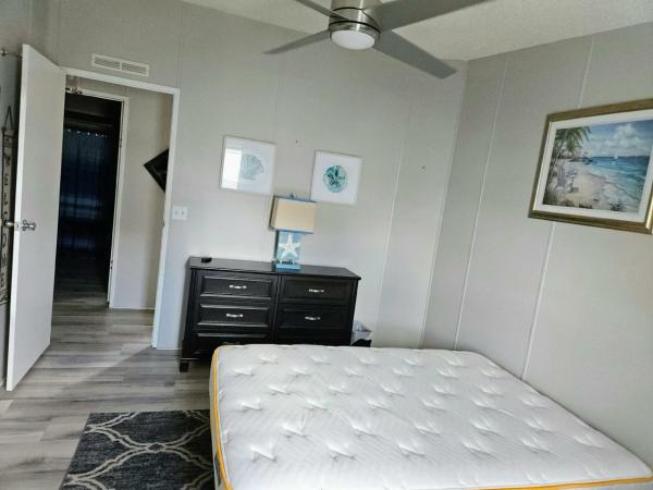 1990 HS Glenbrook Manufactured Home