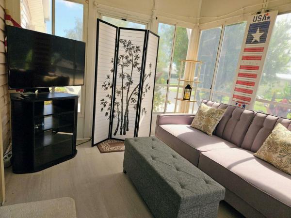 1990 HS Glenbrook Manufactured Home
