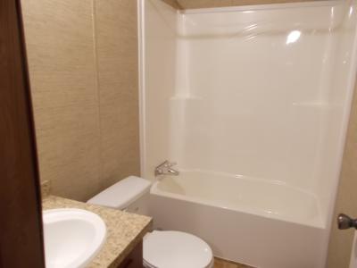 Mobile Home at 5001 South Ave Lot 102 Toledo, OH 43615