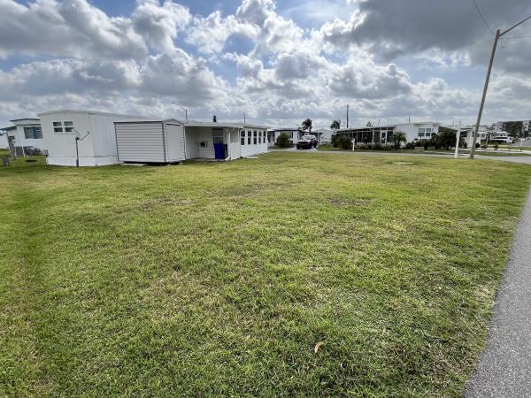 1972 TOWN Mobile Home For Sale