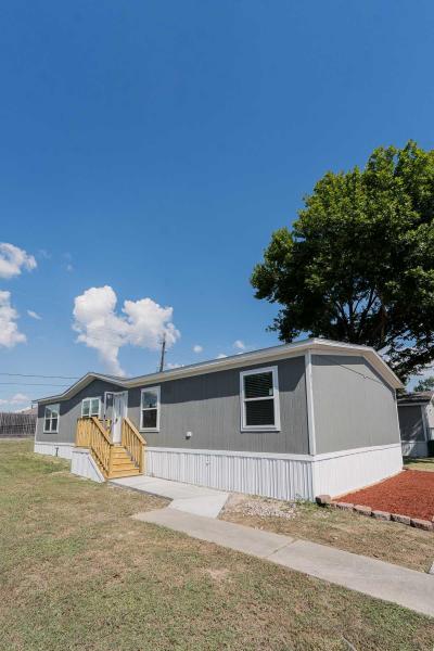 Mobile Home at 815 Gregs Way Huffman, TX 77336
