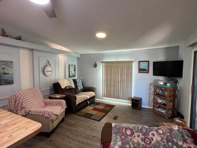 Photo 4 of 13 of home located at 4 Pearl St Eustis, FL 32726