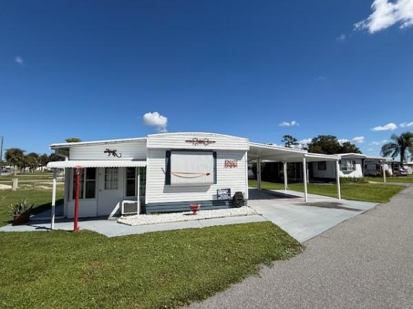 Photo 1 of 2 of home located at 2 Center Isle Lake Placid, FL 33852