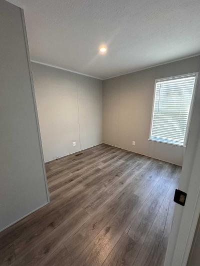 Photo 4 of 6 of home located at 1 Thorn Locust Lane, #4 London, OH 43140