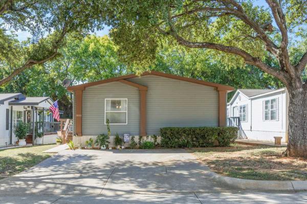 Photo 1 of 2 of home located at 3805 Trinity Hills Ln Euless, TX 76040