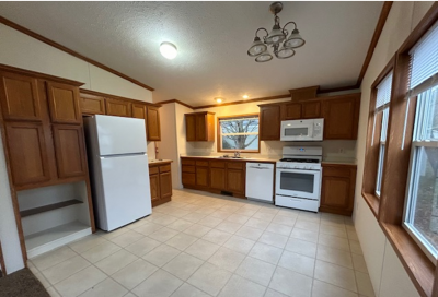 Photo 3 of 8 of home located at 301 Darelnor Cadillac, MI 49601