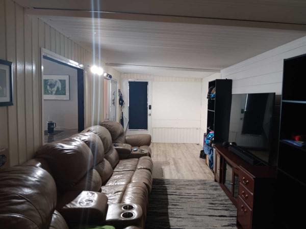 1990 Manufactured Home