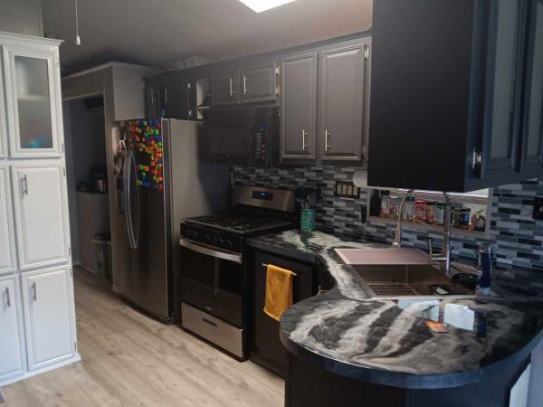 1990 Manufactured Home