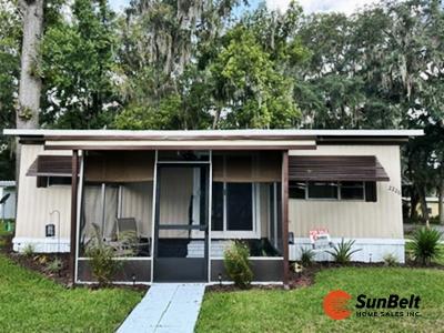 Photo 3 of 48 of home located at 2226 NW 47th Court Lot 146 Ocala, FL 34482