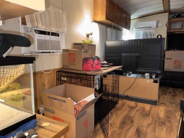 1985 Skyline Manufactured Home