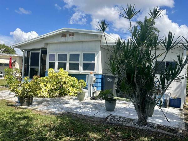 Photo 1 of 2 of home located at 570 57th Ave W Lot 28 Bradenton, FL 34207