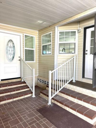 Photo 3 of 29 of home located at 4637 Cedarbrooke Way Lot #392 Lakeland, FL 33801