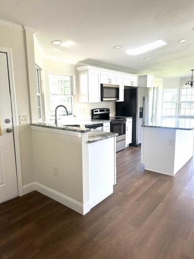 Photo 4 of 29 of home located at 4637 Cedarbrooke Way Lot #392 Lakeland, FL 33801