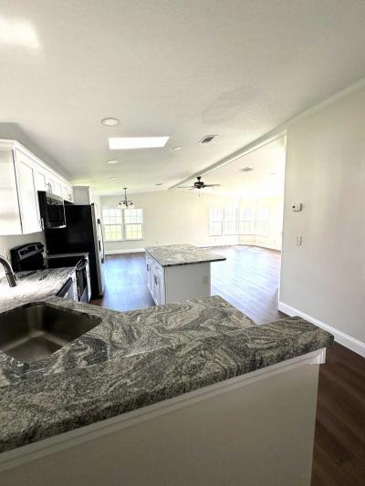 Photo 5 of 29 of home located at 4637 Cedarbrooke Way Lot #392 Lakeland, FL 33801
