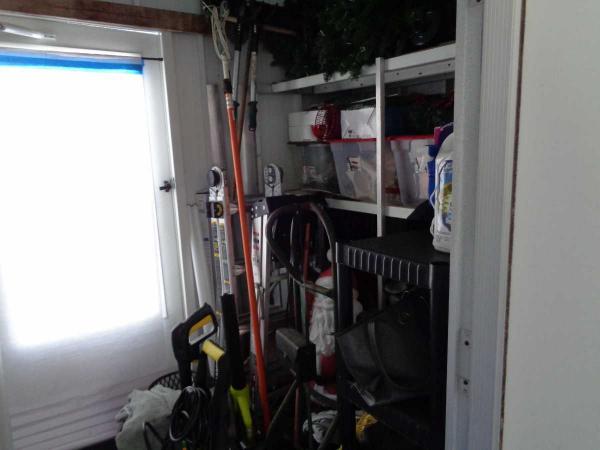 1983 TWIN Manufactured Home