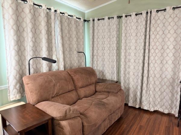 1990 Castle Manufactured Home