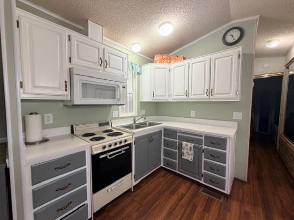 1990 Castle Manufactured Home