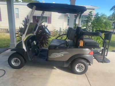 Photo 3 of 15 of home located at 461 Goldenrod Cir S Auburndale, FL 33823