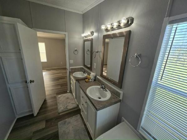 2004 FLeetwood Manufactured Home