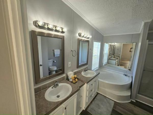 2004 FLeetwood Manufactured Home