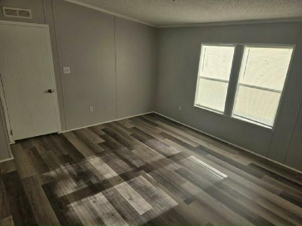 2004 FLeetwood Manufactured Home