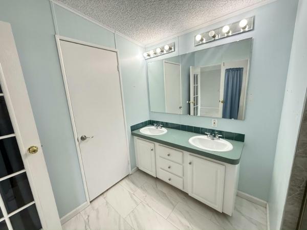 1998 Homes of Meritt Mobile Home For Sale