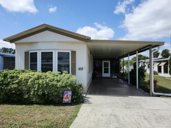 Photo 1 of 2 of home located at 11 Sunrise Ln. Fruitland Park, FL 34731
