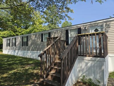 Photo 3 of 25 of home located at 38 Lynnwood Circle #15 Clarksville, TN 37040