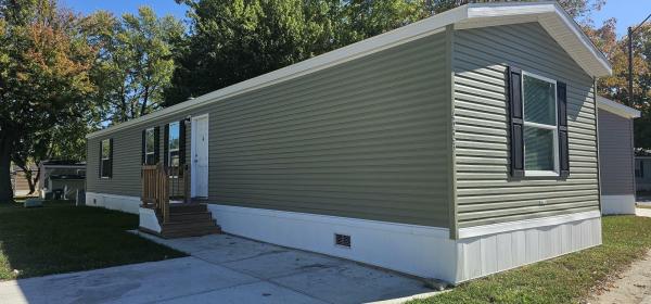 Photo 1 of 2 of home located at 4223 Glenarm Road Lot 617 Indianapolis, IN 46241