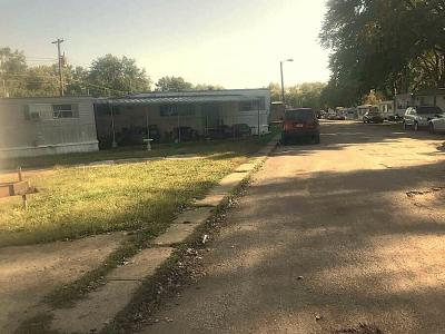 Mobile Home at 4923 Rockville Rd -  Inhar Lots For Rent Indianapolis, IN 46224