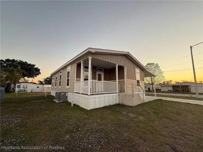 Photo 2 of 3 of home located at 753 Sunburst Lane Frostproof, FL 33843