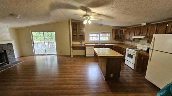 1990 Fleetwood Manufactured Home