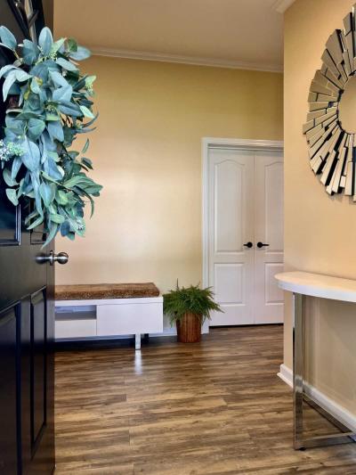 Photo 6 of 21 of home located at 1048 Bull Run Drive Naples, FL 34110