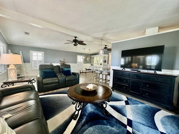 1986 SCHU 2BD/2BA Mobile Home