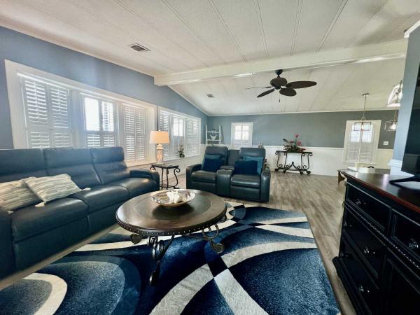 1986 SCHU 2BD/2BA Mobile Home