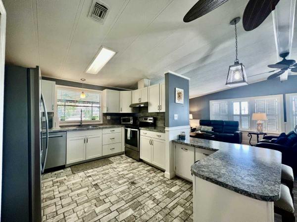1986 SCHU 2BD/2BA Mobile Home