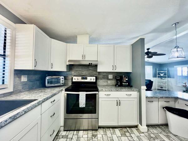 1986 SCHU 2BD/2BA Mobile Home