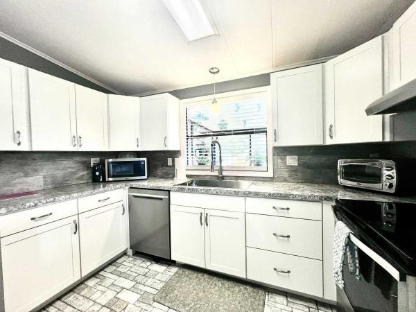 1986 SCHU 2BD/2BA Mobile Home