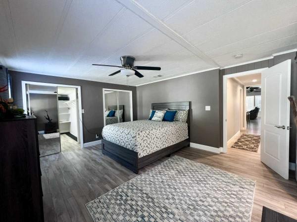 1986 SCHU 2BD/2BA Mobile Home