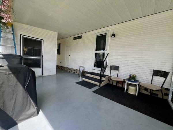 1986 SCHU 2BD/2BA Mobile Home