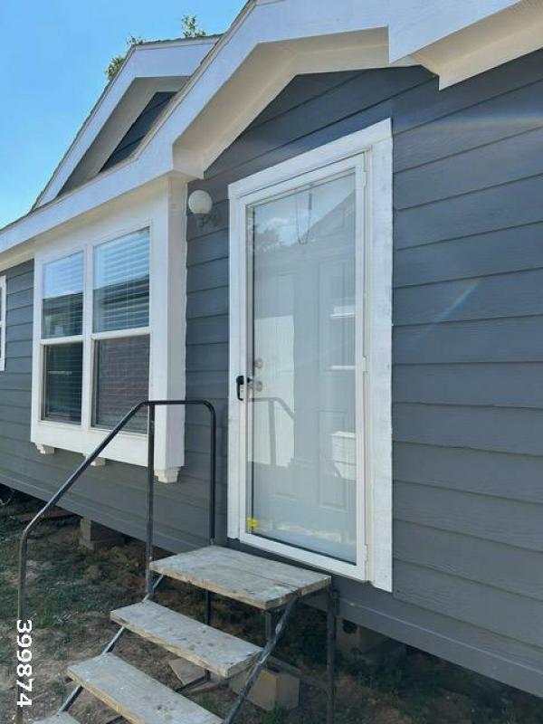 Photo 1 of 2 of home located at Rodney's Mobile Home Service 12135 Highway 59 Splendora, TX 77372