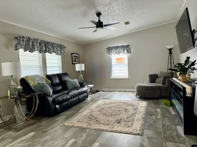 Photo 4 of 11 of home located at 279 Lynhurst Dr Auburndale, FL 33823