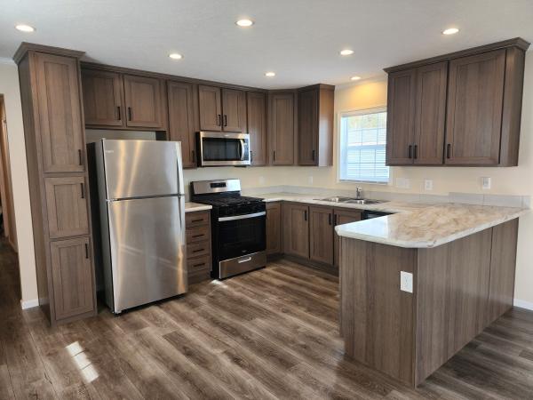 2023 Champion RA1680265 Mobile Home