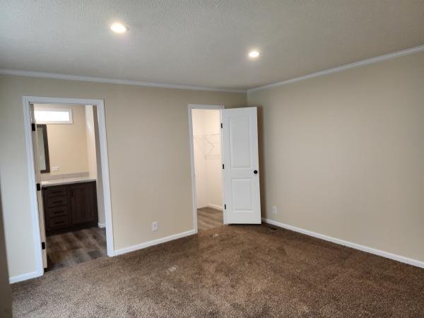 2023 Champion RA1680265 Mobile Home