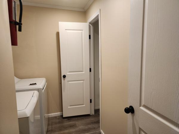 2023 Champion RA1680265 Mobile Home