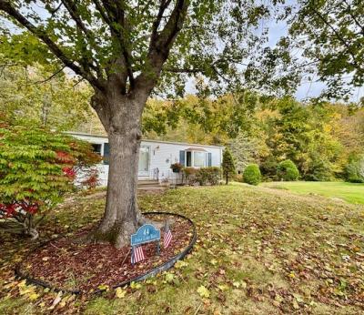 Photo 3 of 18 of home located at 44 Swan Lake Trail Killingworth, CT 06419