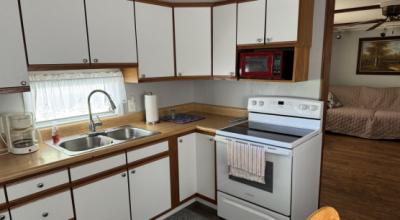 Photo 4 of 7 of home located at 570 57th Ave W Lot 101 Bradenton, FL 34207